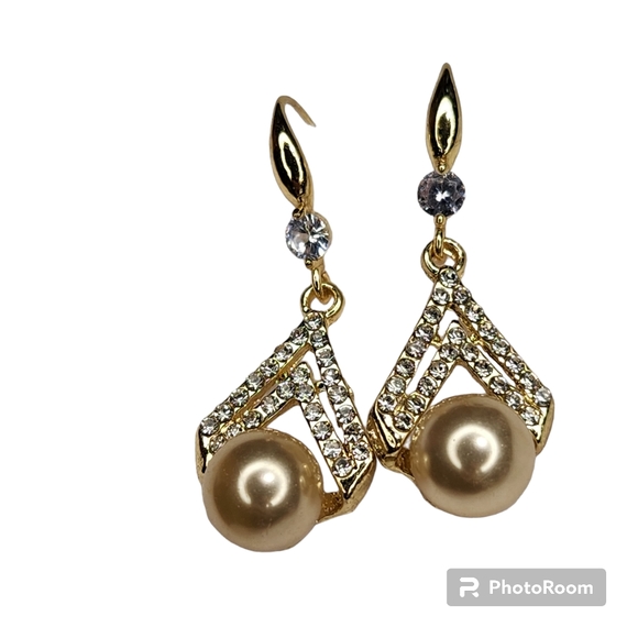 Elegant Geometic Crystal and Faux Pearl Drop Earrings Gold Dangle Earrings NWT - Picture 7 of 8